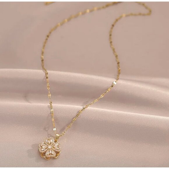 Gold-Plated Flower Rotary Necklace - Picture 3 of 4